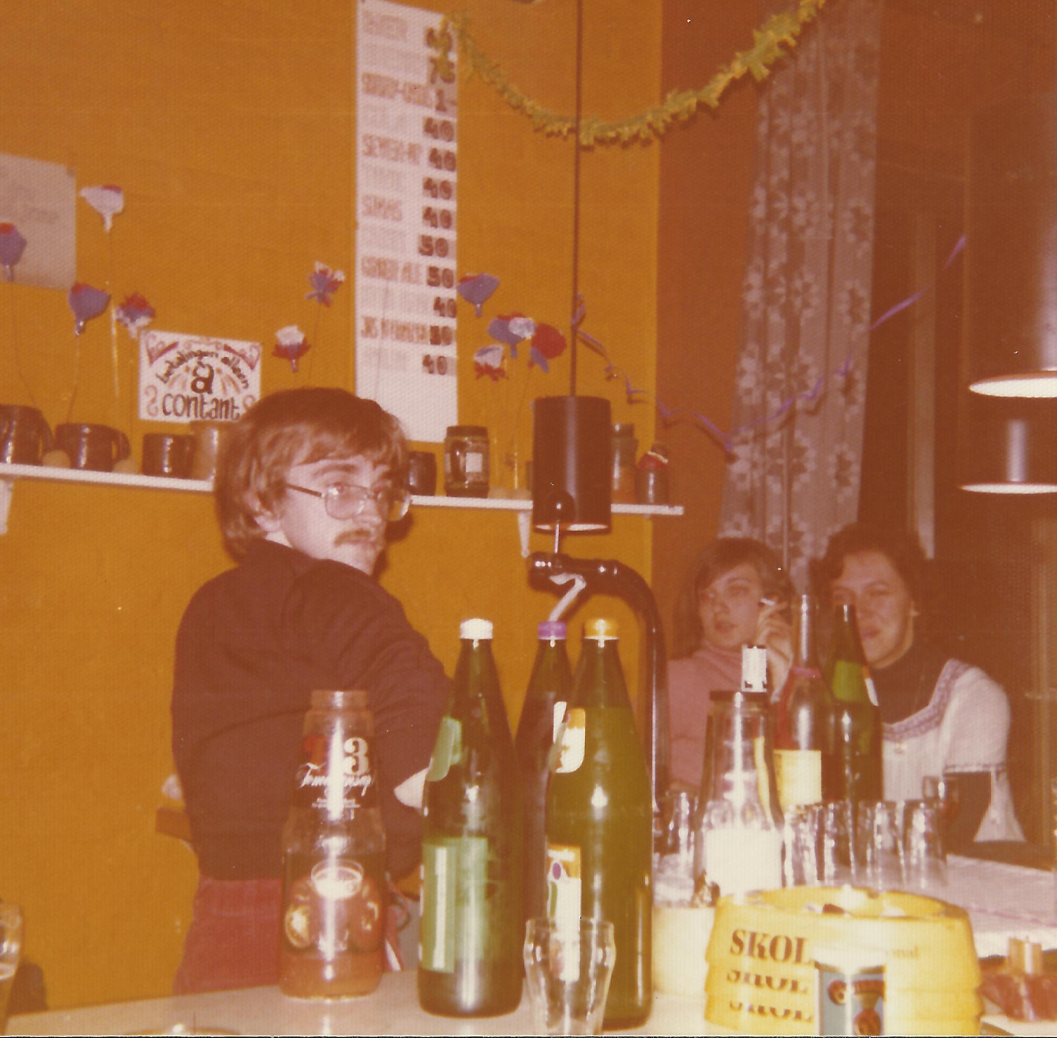 foto met jan als barkeeper