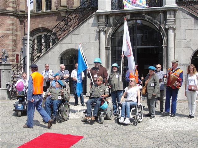 VN troepen Terug naar de bossen . VN verdrag nu!