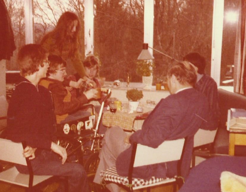 foto gezalschap aan de koffie
