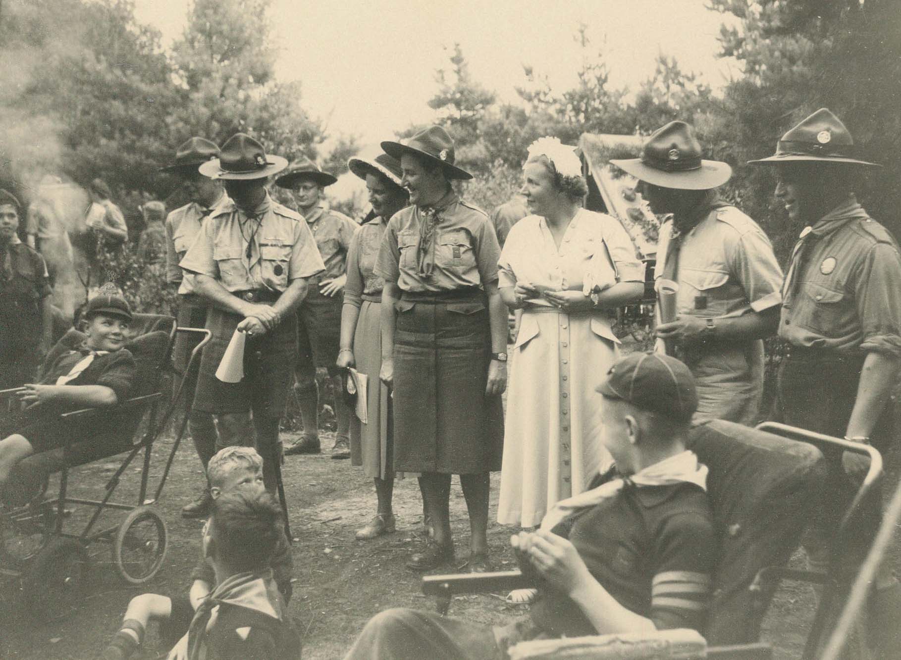 Koningin Juliana op bezoek bij de Scouting van de Sint Maartenskliniek